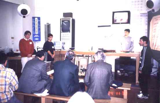 La discussion avec le Jury. Au centre Monsieur Pierre Lna, Prsident